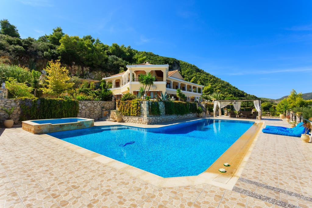 Villa Akros And Suites Keri Екстериор снимка