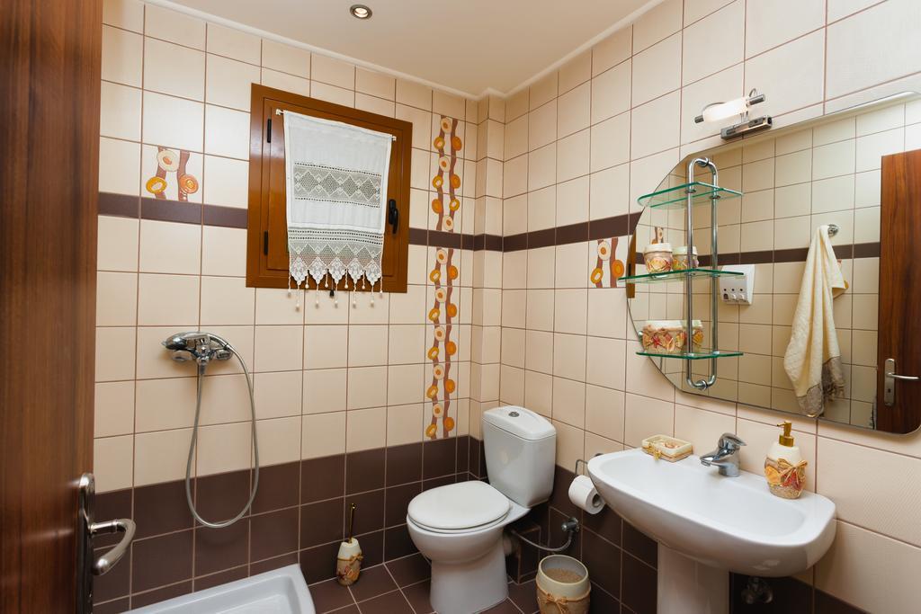 Villa Akros And Suites Keri Екстериор снимка
