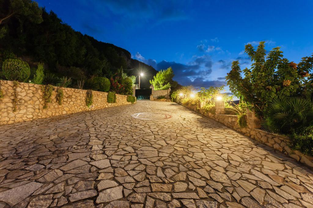 Villa Akros And Suites Keri Екстериор снимка
