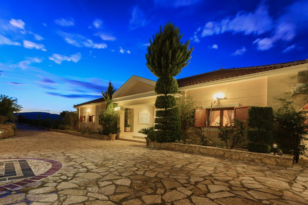 Villa Akros And Suites Keri Екстериор снимка