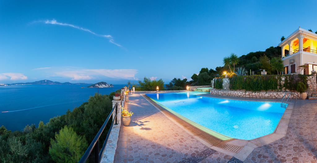 Villa Akros And Suites Keri Екстериор снимка