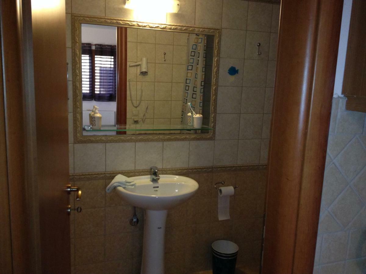 Villa Akros And Suites Keri Екстериор снимка